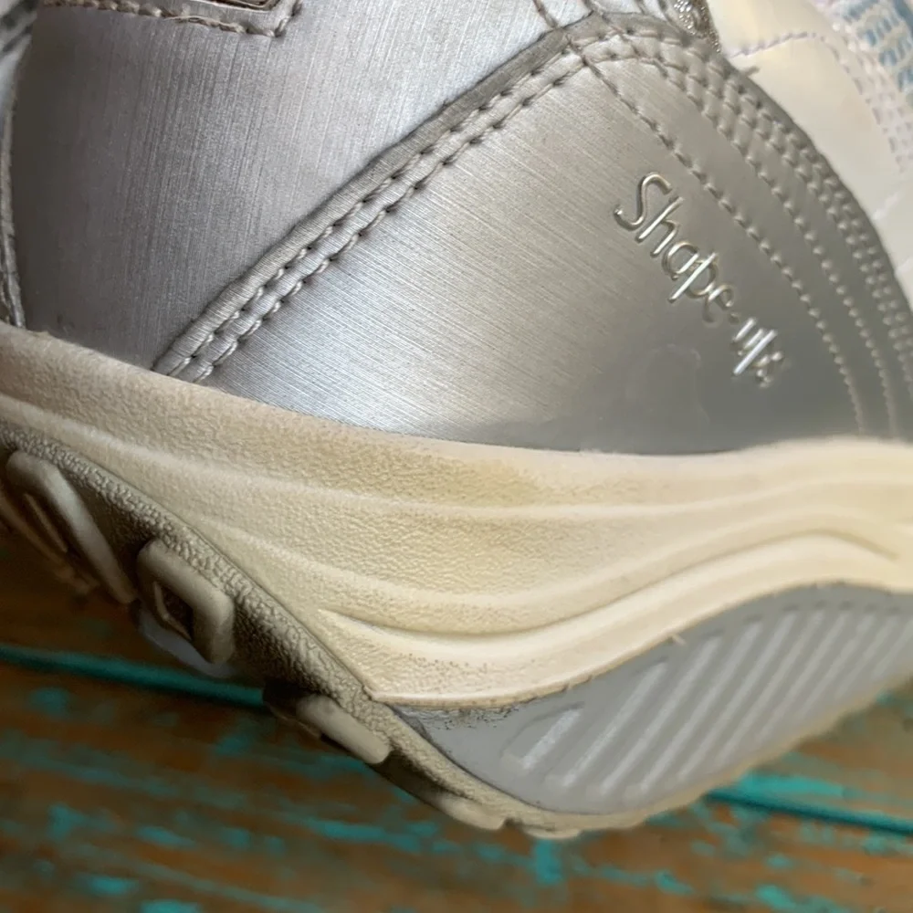 Skechers Shape-Ups Leather Toning Walking Rocking Shoes 11803 Silver Size 9